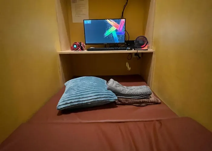 Sakura's Internet Cafe 24hr *