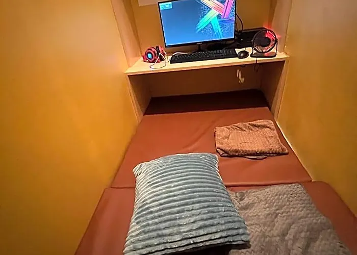 Sakura's Internet Cafe 24hr *